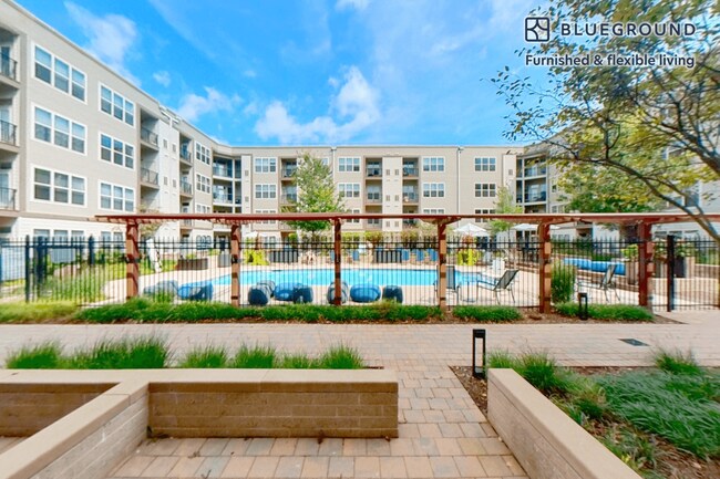 Foto del edificio - 333 Great River Rd