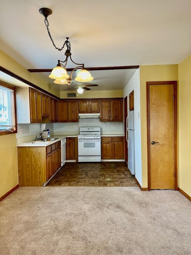 KIT - 1 Willow Wood Ct