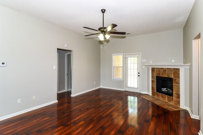 Building Photo - 105 Clay Hills Dr