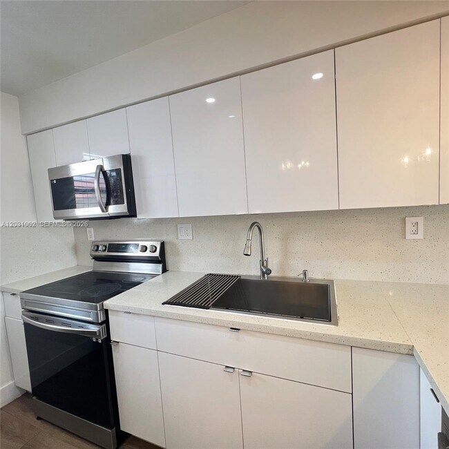 Foto del edificio - 8425 NW 8th St