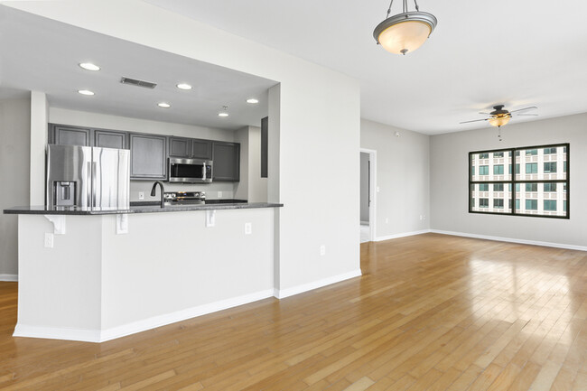 Foto del edificio - 3040 Peachtree Rd NW