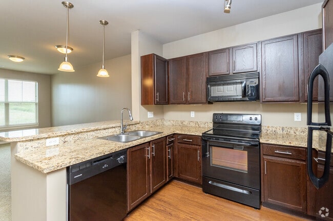 1BR, 1BA - Goldenrod - Shadow Lake Square