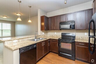 1BR, 1BA - Goldenrod - Shadow Lake Square