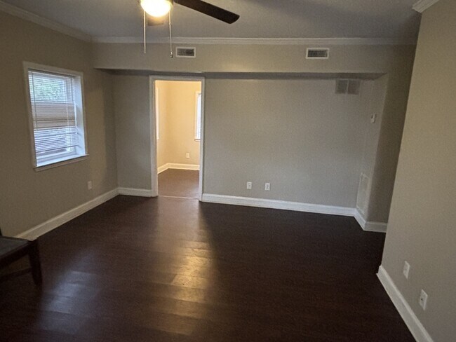 Foto del edificio - 1042 Bose Ave