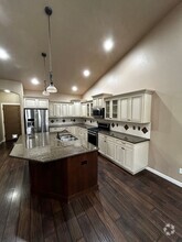 Building Photo - 3082 E Deerhill Dr