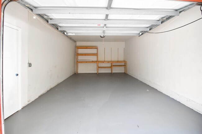 Building Photo - 2005 Mariposa Vista Ln