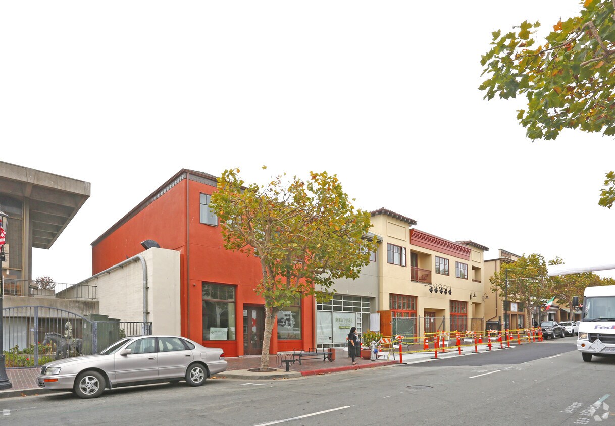Building Photo - 478 Tyler St