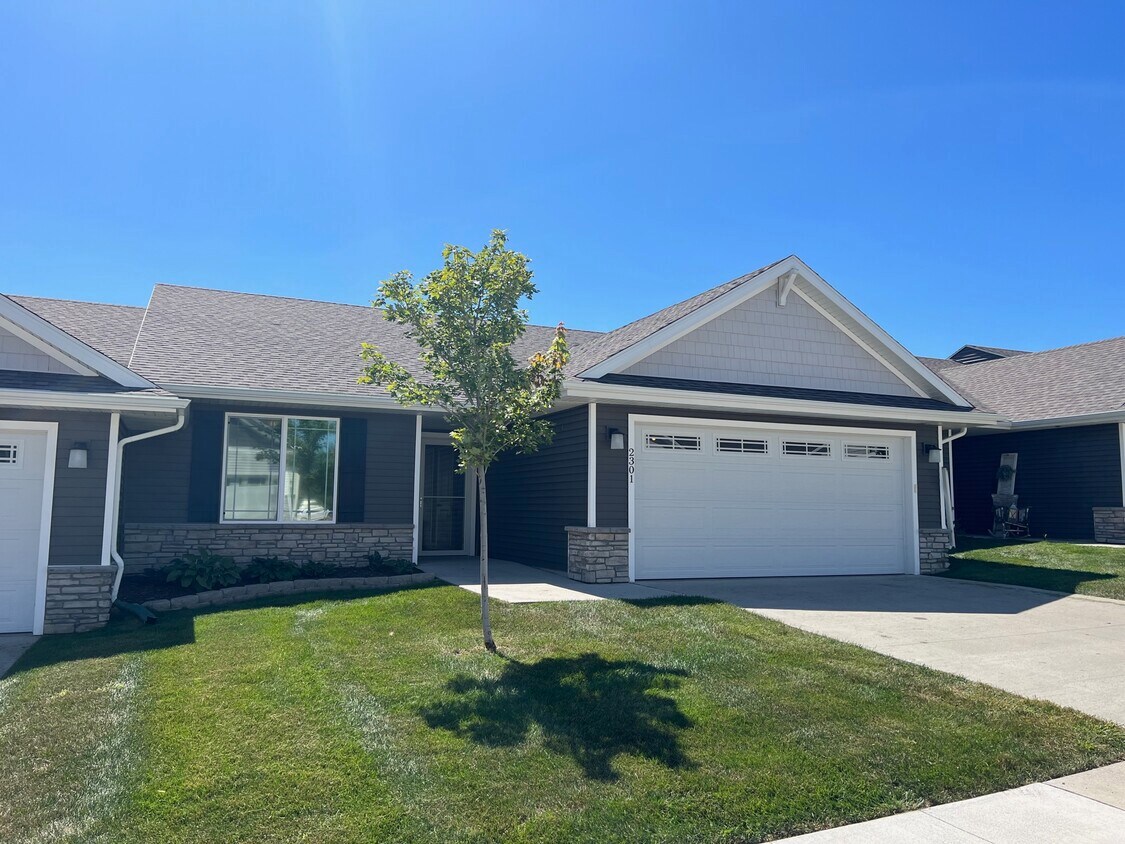 Foto principal - 2301 Redmond Ave