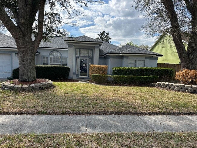 Pool Home in Whitehill Community - Pool Home in Whitehill Community
