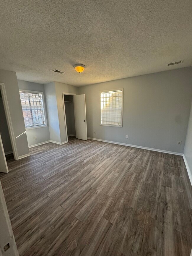 Building Photo - 1814 State St