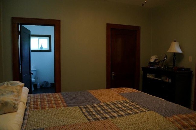 Foto del edificio - 422 1/2 Duff Avenue