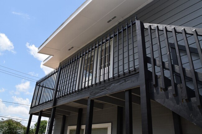 Foto del edificio - 7715 Glover St