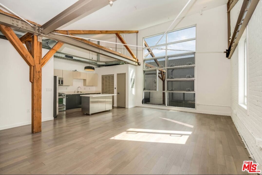 Foto principal - 527 Molino St