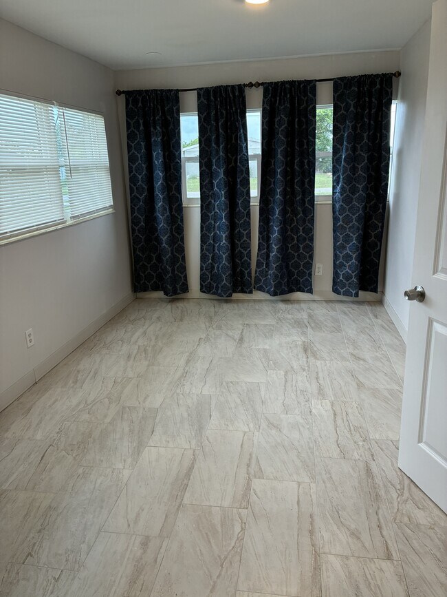 Foto del edificio - 27198 Sunnybrook Rd
