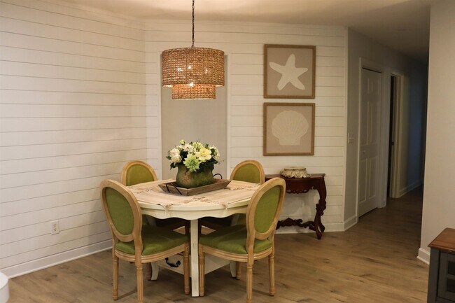 Foto del edificio - 4384 Daphne Ln