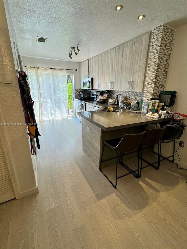Foto del edificio - 5755 NW 109th Ave