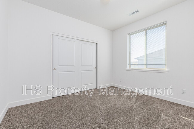 Foto del edificio - 1127 S Blueberry Pl