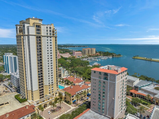 Foto del edificio - 300 Beach Dr NE
