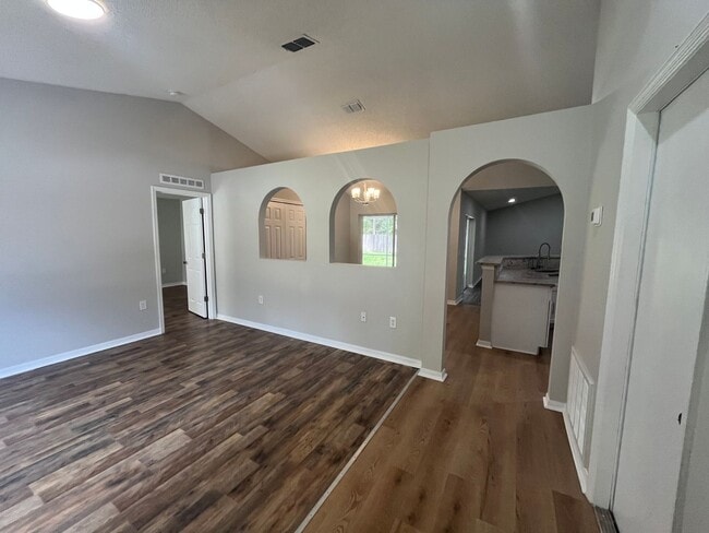 Building Photo - Spacious 4 Bedroom Home in Pine Grove!