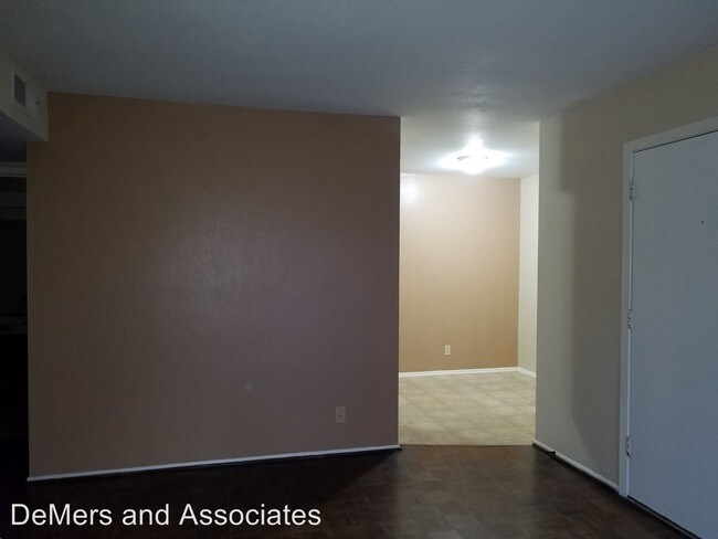 Building Photo - 305 W Woodlawn Ave