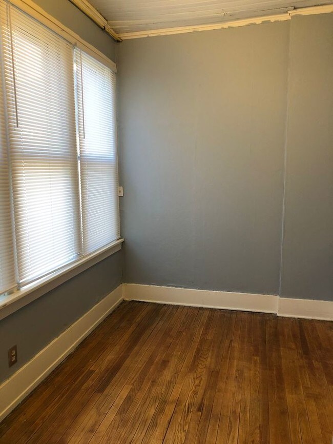 Building Photo - Vintage One Bedroom Apartment in Dundee