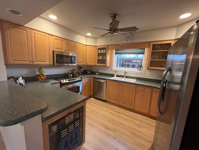 Foto del edificio - 6-month SUMMER rental within minutes of Wrightsville Beach!