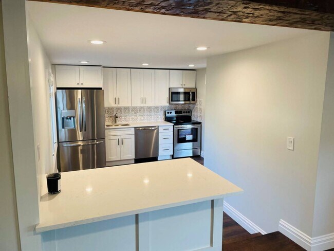Building Photo - 91 Hegemans Ln