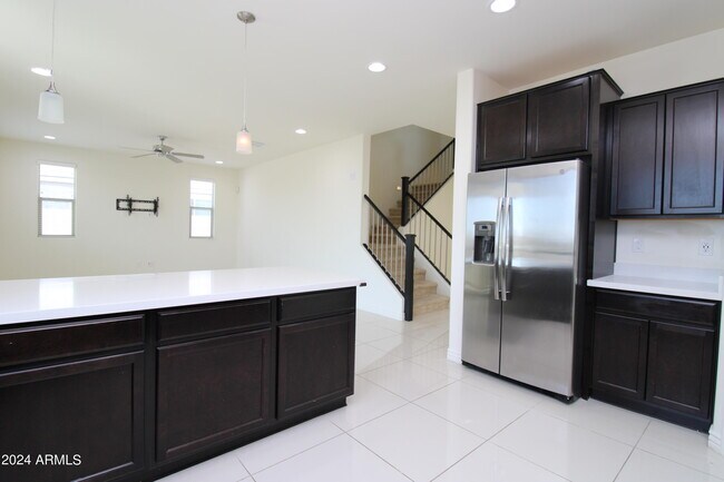 Building Photo - 541 E Balao Dr