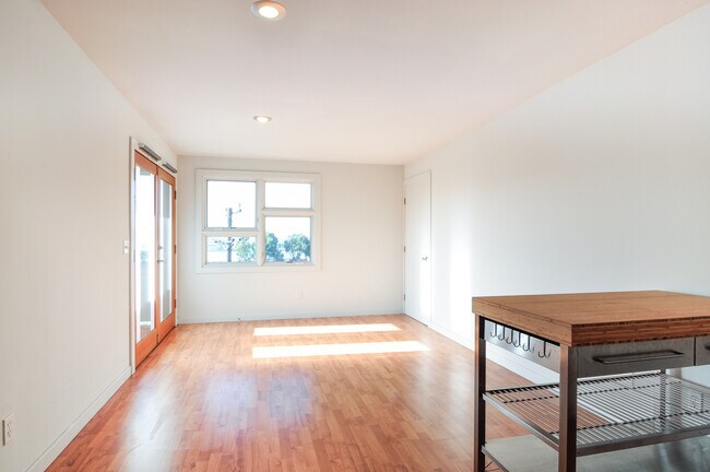 Foto del edificio - 3365 C St