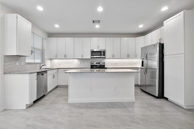 Building Photo - 12933 Isle Dr