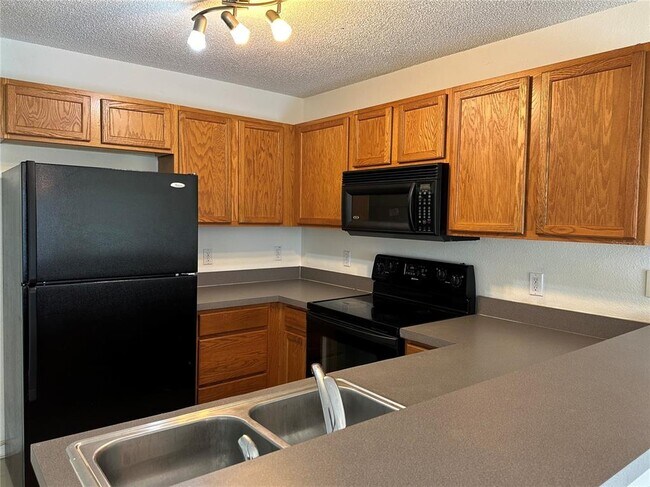 Foto del edificio - 12640 Somerset Oaks St