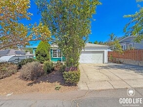 Building Photo - 4521 Maple Ave