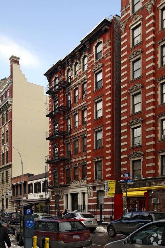 Building Photo - 233 E 9th St