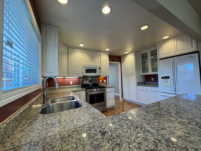 Building Photo - Granado Ave 3 Bedroom 2 Bath