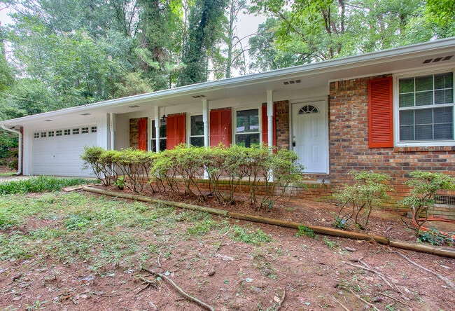 Building Photo - 1256 Hickory Dr SW