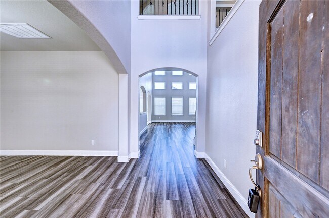 Building Photo - 5555 Casa Martin Dr