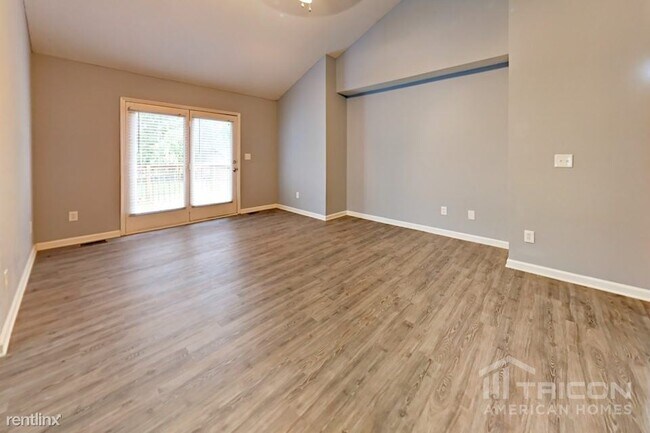 Building Photo - 7392 Hoffner Dr