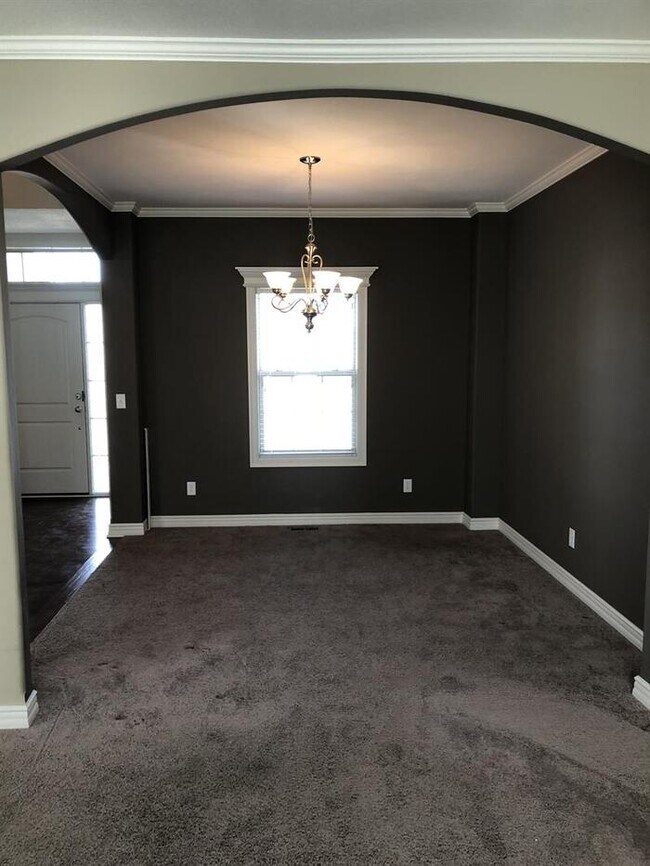 Building Photo - 1907 Sequoia Dr, Raymore, MO, 64083