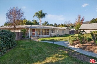 Building Photo - 914 El Paseo Rd