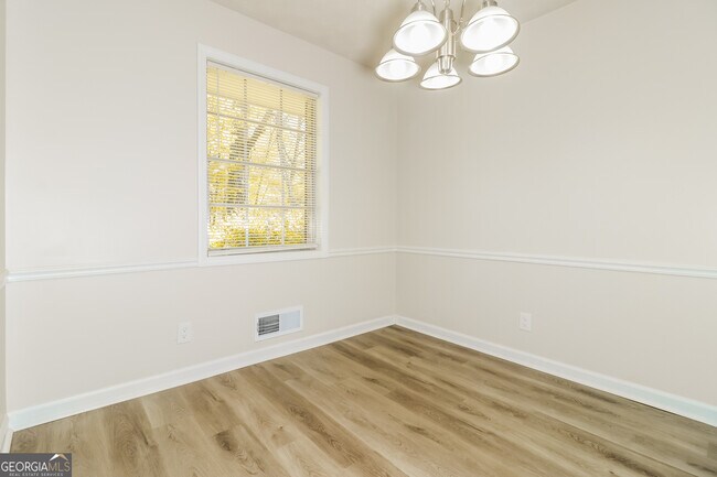 Foto del edificio - 2255 Kings Forest Dr SE