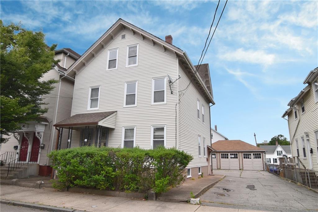 28 Garden St, Pawtucket, RI 02860 Room for Rent in Pawtucket, RI