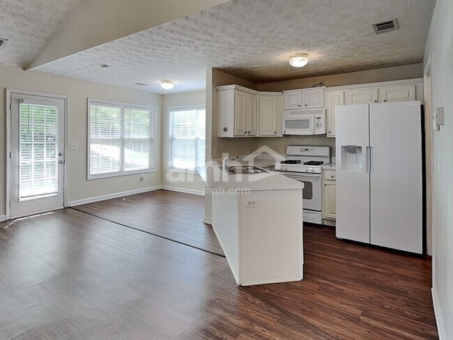 Foto del edificio - 740 Chatham Park Dr