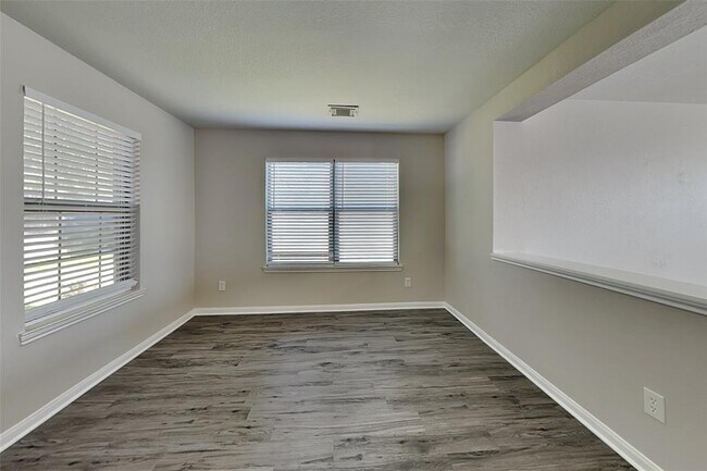 Foto del edificio - 17039 Kemble Creek Dr