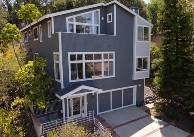Building Photo - 3520 Pansy Dr