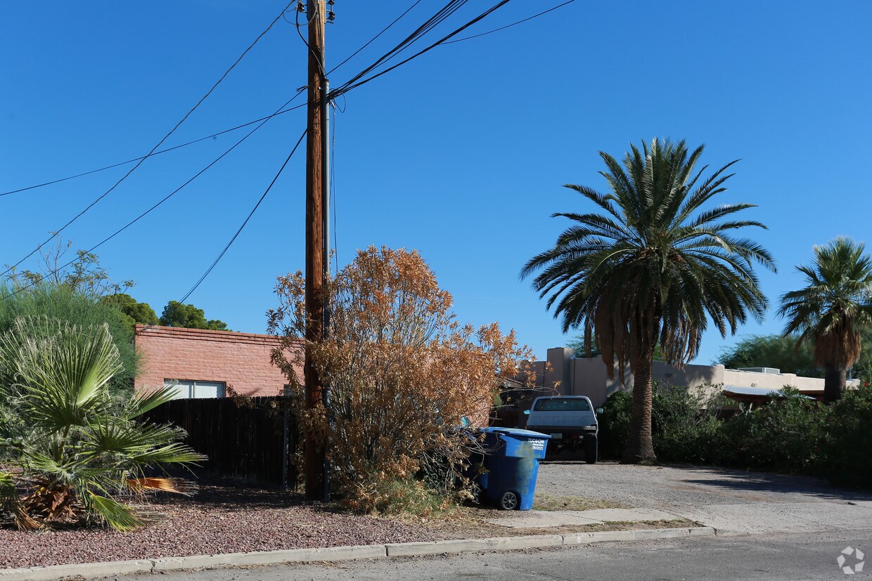 Building Photo - 3619 E Fairmount St