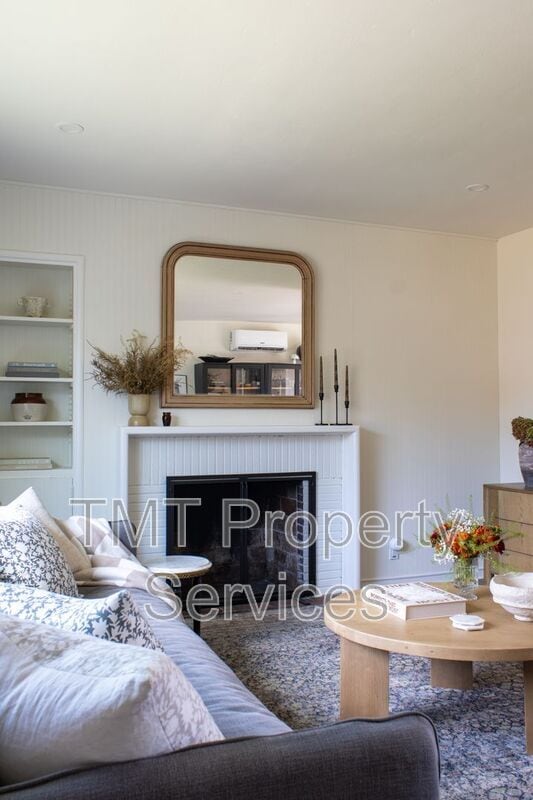 Building Photo - 2344-2346 Park Estates Dr