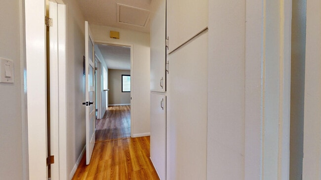 1BR, 1BA - 950SF - Hallway - The Appleton Apartments