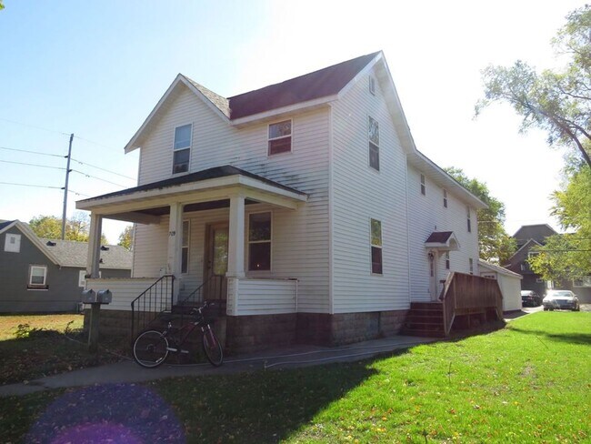 Foto del edificio - 709 Hudson St