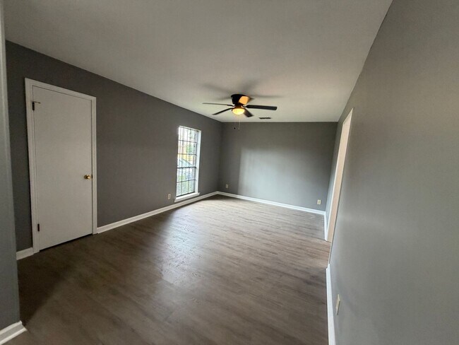 Foto del edificio - 6074 Little Ln