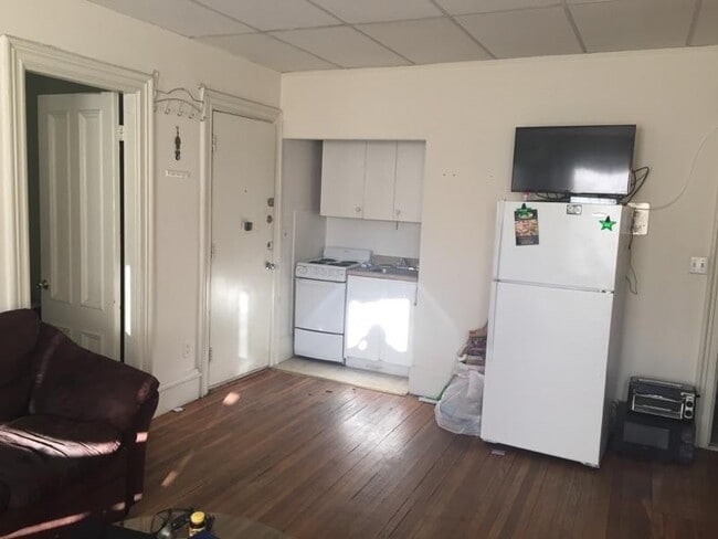 *Pictures are representative samples of the advertised unit. In some cases, the actual units you tou - 35 Fairfield St